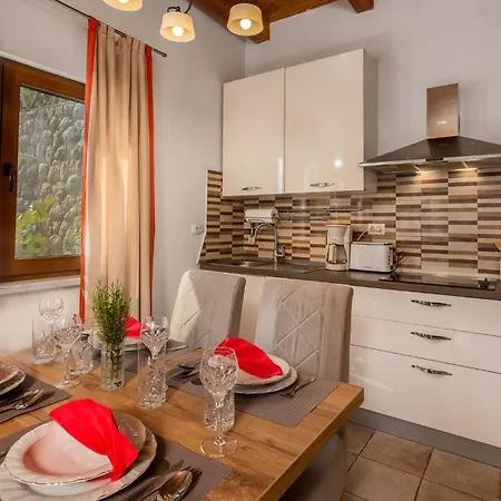 2 Bedroom Lovely In *