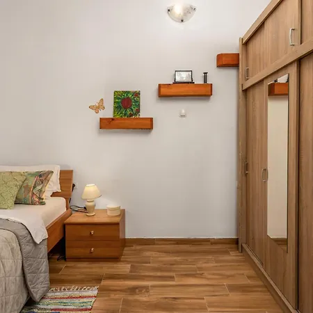 Сasa de vacaciones 2 Bedroom Lovely In