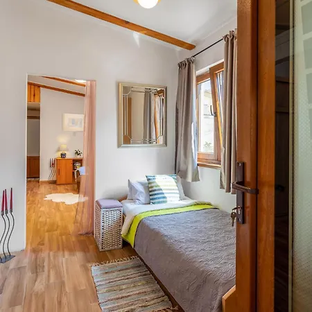 Hébergement de vacances 2 Bedroom Lovely In