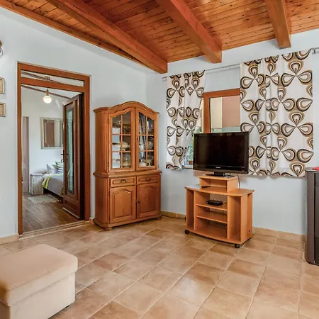 2 Bedroom Lovely In Hébergement de vacances *