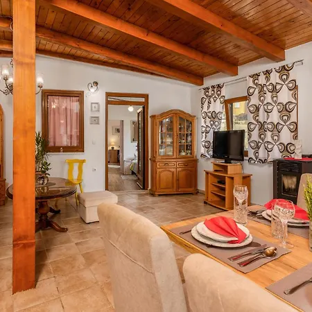 2 Bedroom Lovely In Hébergement de vacances Kastav