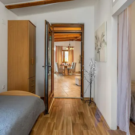 2 Bedroom Lovely In *