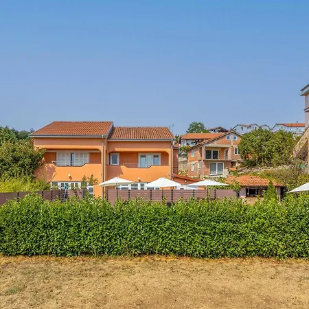 2 Bedroom Lovely In