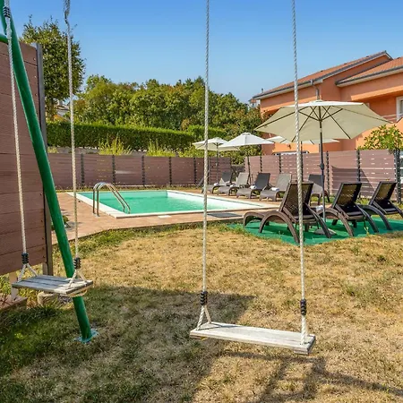 Сasa de vacaciones 2 Bedroom Lovely In *