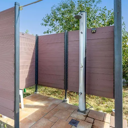 2 Bedroom Lovely In Hébergement de vacances *