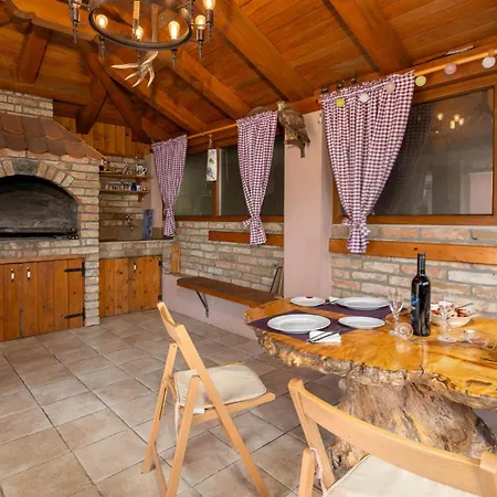 2 Bedroom Lovely In Сasa de vacaciones Kastav