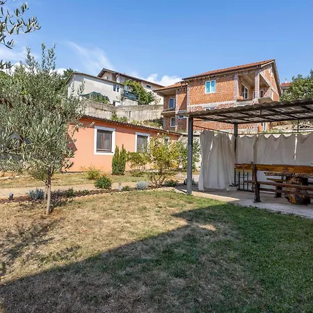 2 Bedroom Lovely In Hébergement de vacances *