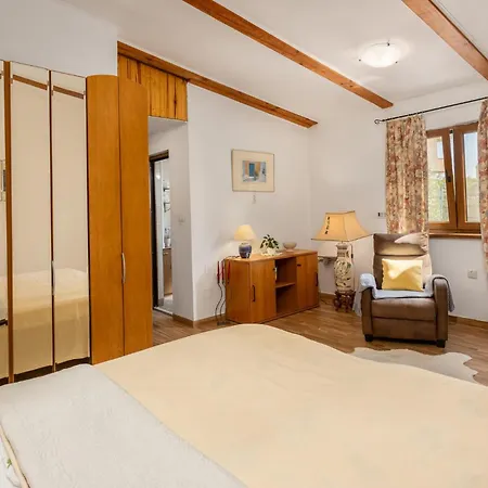 Сasa de vacaciones 2 Bedroom Lovely In *