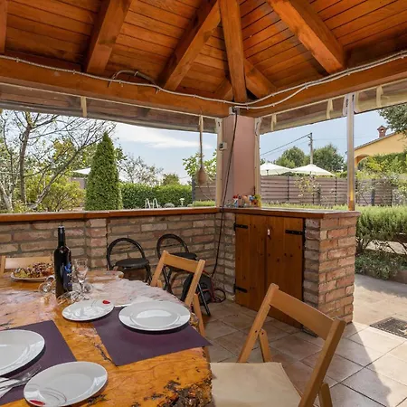 2 Bedroom Lovely In Holiday home *